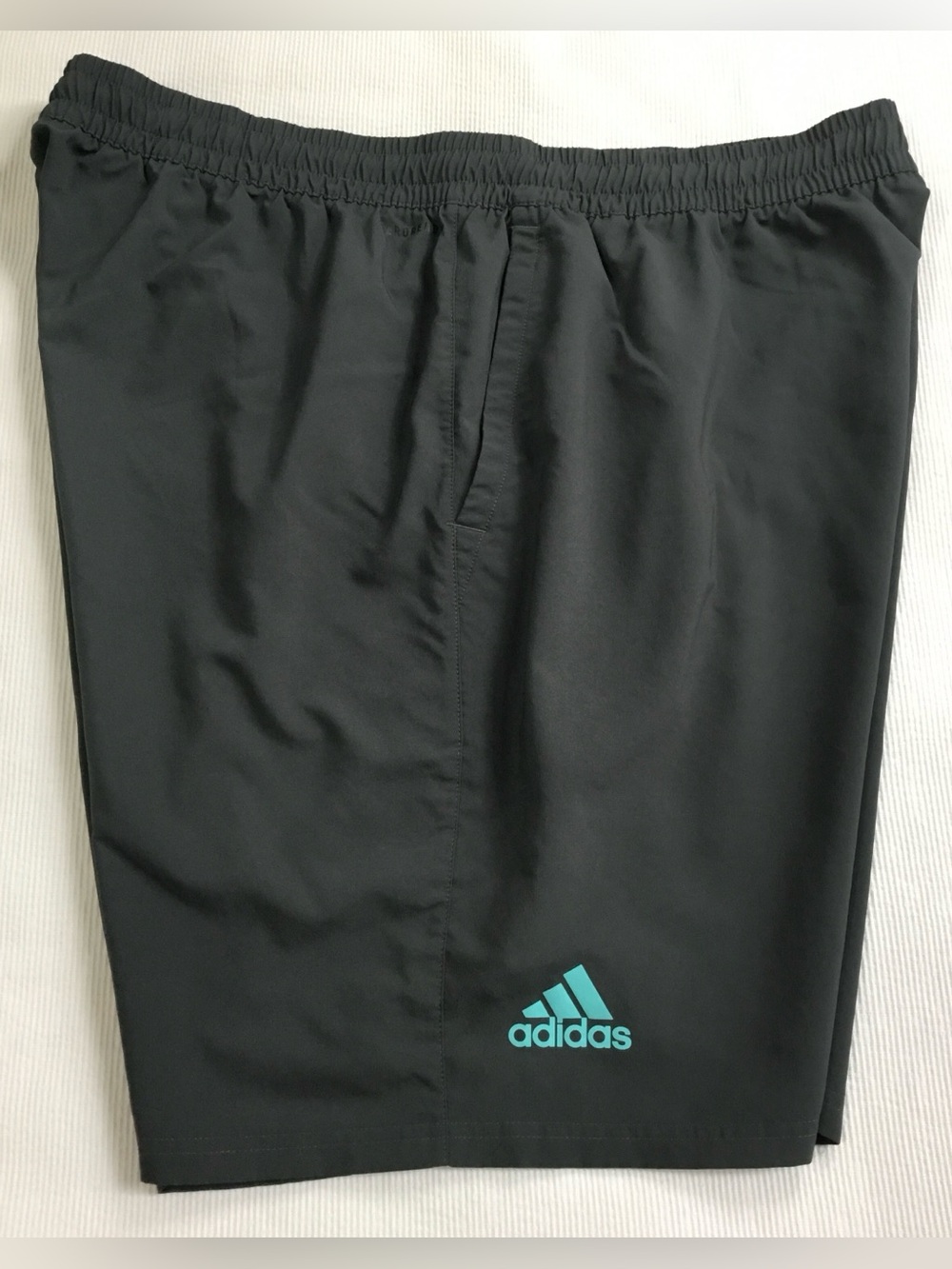 adidas men’s club tennis 3-stripes activewear shorts - M506